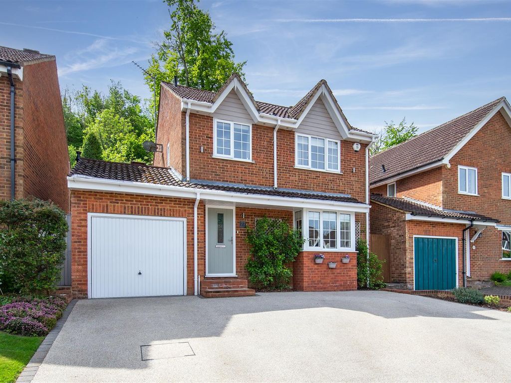 4 bed detached house for sale in West Hill, Dunstable, Bedfordshire LU6