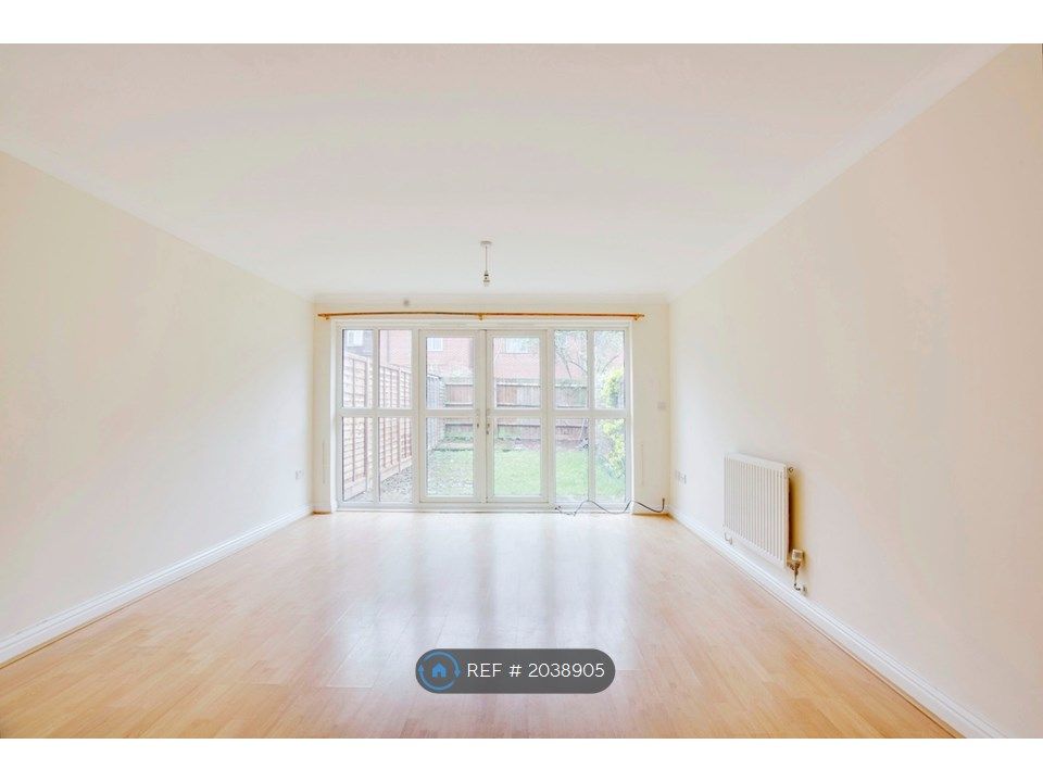 3 bed terraced house to rent in Poppy Close, Northolt UB5, £2,200 pcm