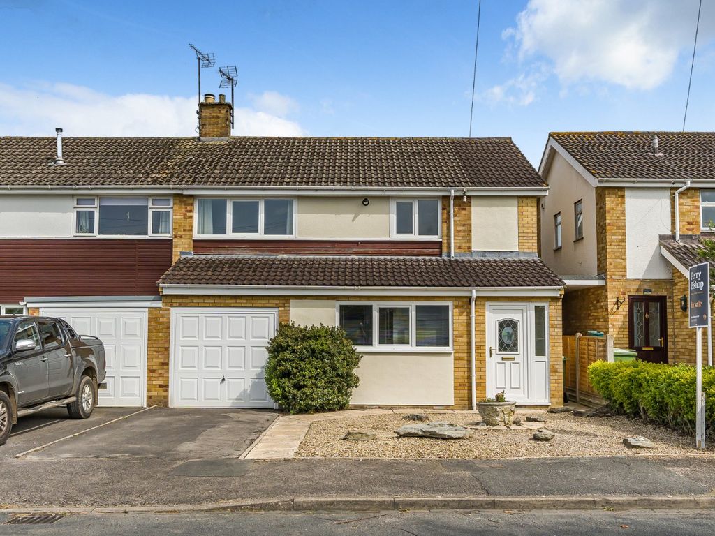 3 bed semidetached house for sale in Southfield Close, Leckhampton