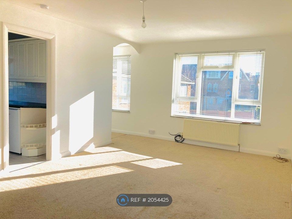 1 bed flat to rent in Fairfield Close, London N12, £1,400 pcm Zoopla