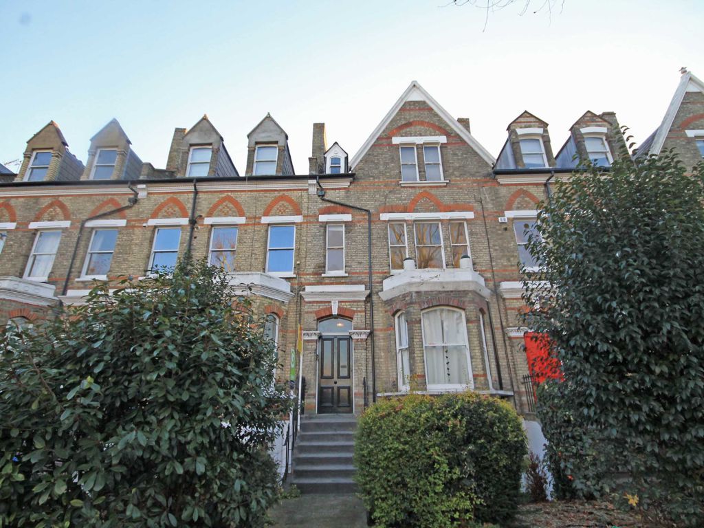 2 bed flat to rent in Maple Road, Surbiton KT6 Zoopla