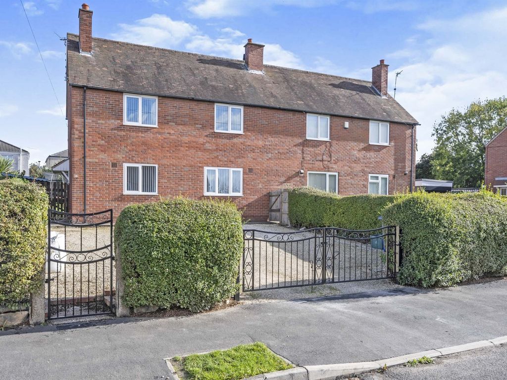 3 bed semidetached house for sale in Sherwood Avenue, Askern