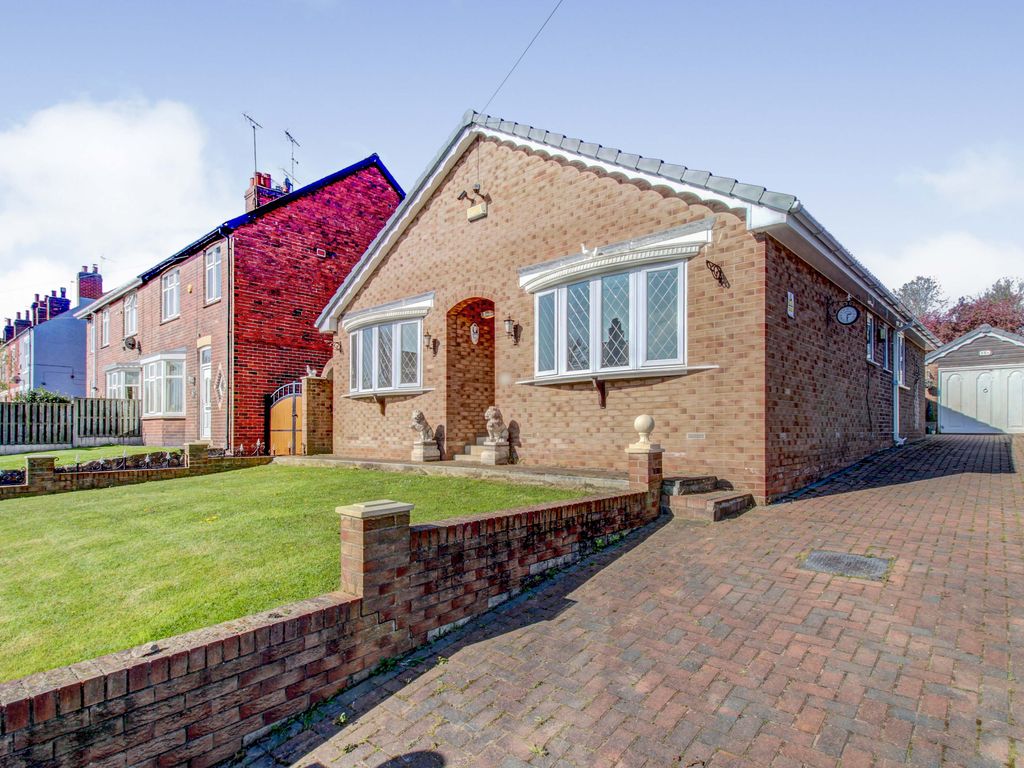 2 bed bungalow for sale in Doncaster Road, Ferrybridge, Knottingley