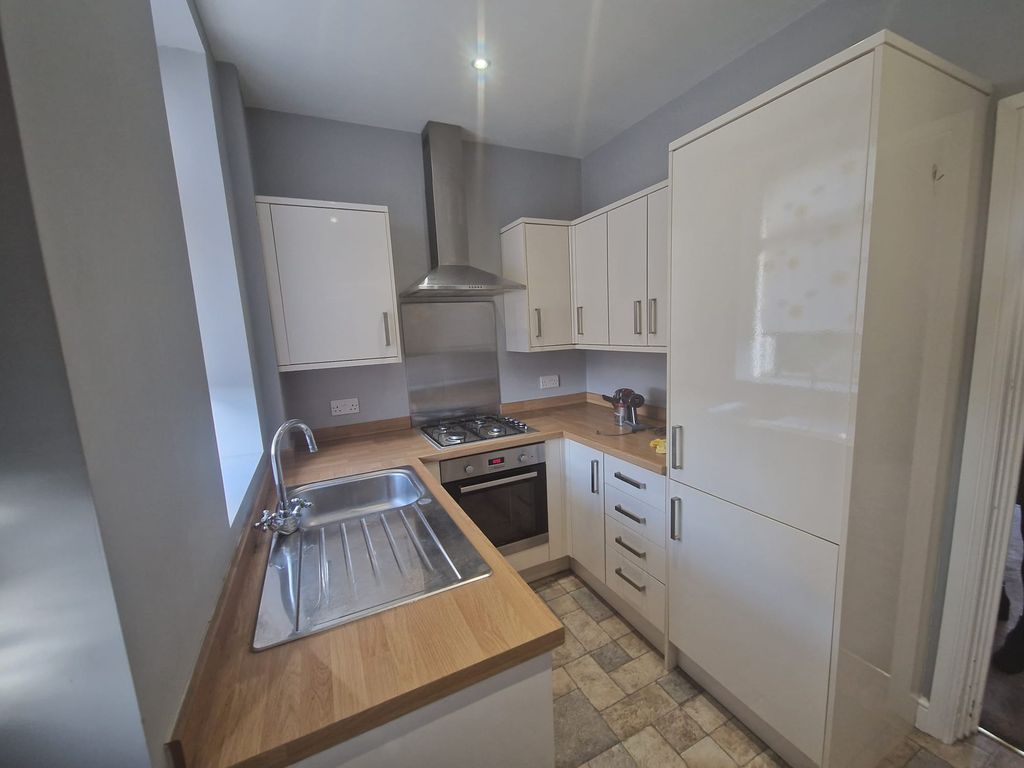 1 bed terraced house for sale in School Street, Moldgreen, Huddersfield