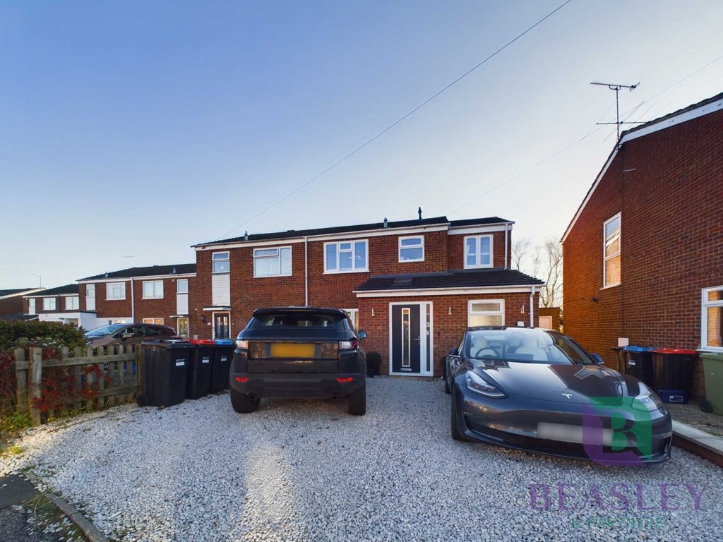 4 bed semidetached house for sale in Vandyke Close, Woburn Sands MK17, £575,000 Zoopla