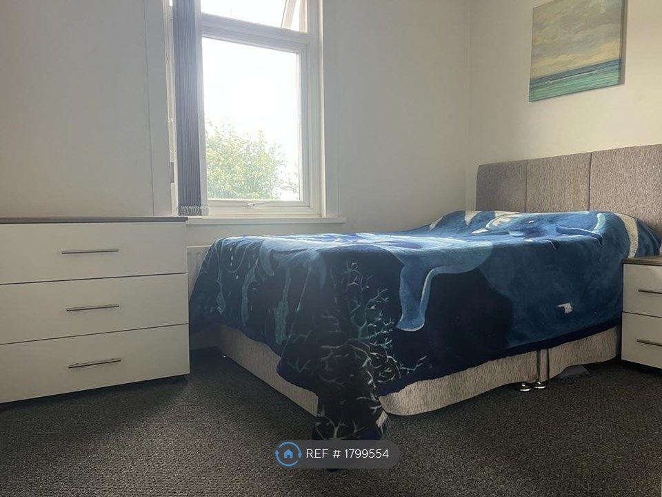 Room to rent in Pier Road, Gravesend DA11, £630 pcm Zoopla