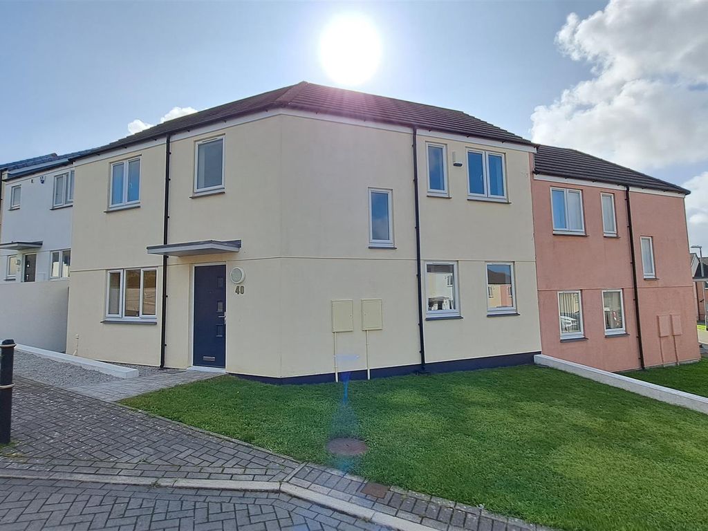 4 bed semidetached house for sale in Wilkinson Gardens, Sandy Lane