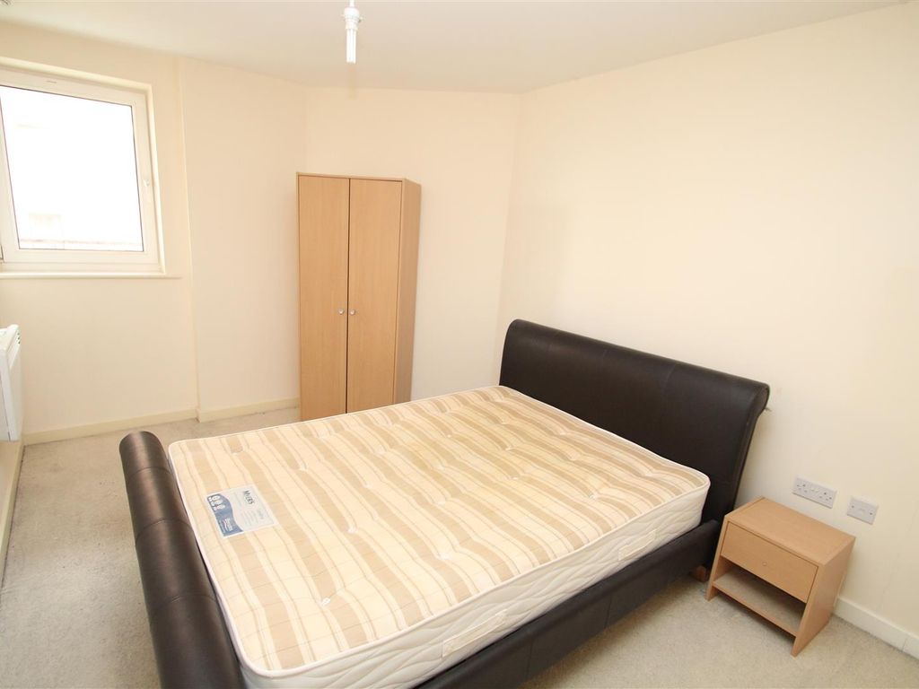 1 bed flat to rent in Grays Place, Slough SL2, £1,150 pcm Zoopla
