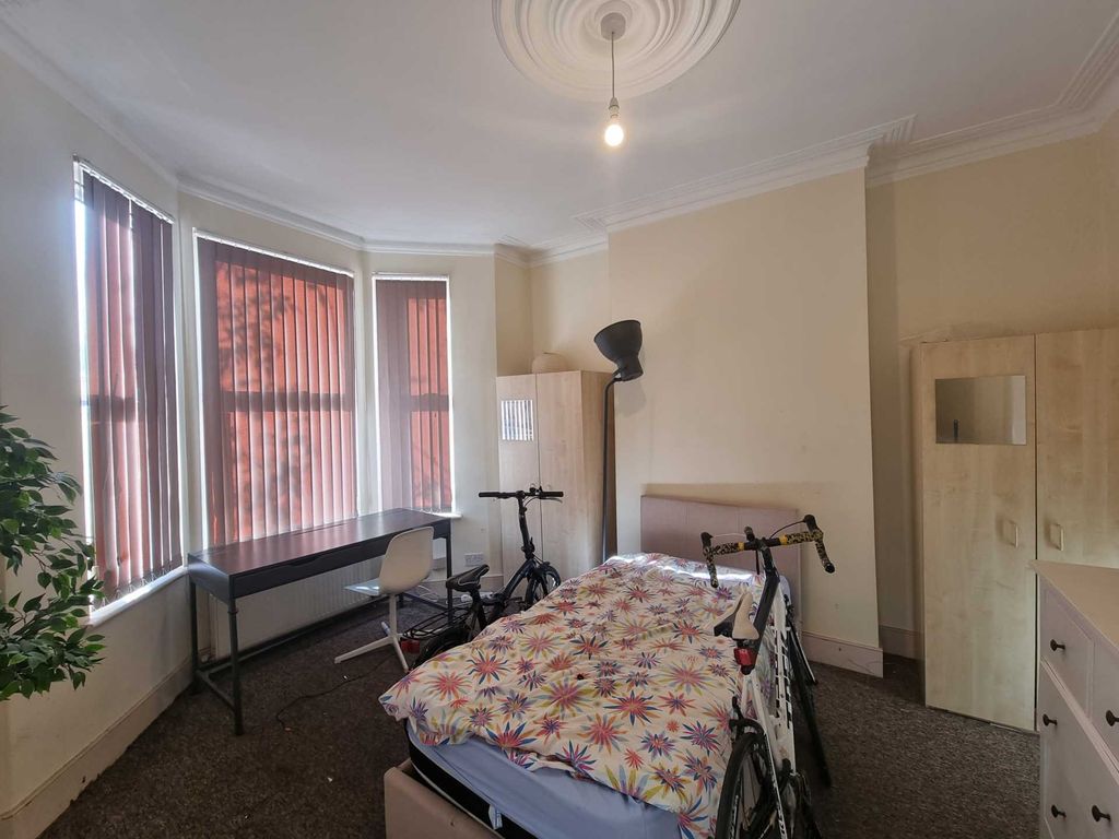 Room to rent in Tynemouth Road, London N15, £750 pcm Zoopla