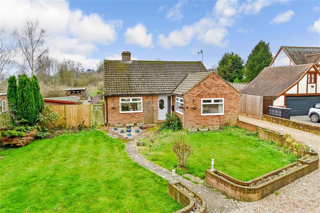 2 bed detached bungalow for sale in Orchard Lane, Kennington, Ashford