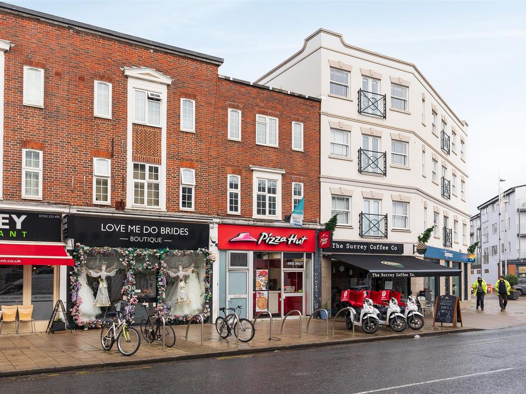 3 bed flat to rent in New Zealand Avenue, WaltonOnThames KT12, £1,600