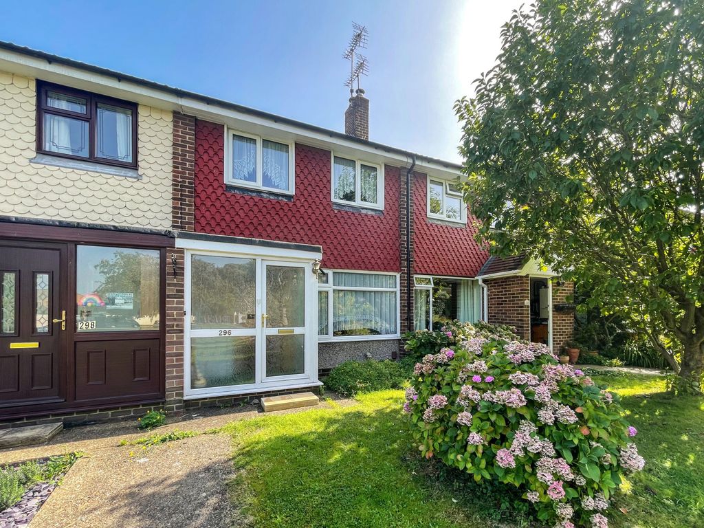 3 bed terraced house for sale in Beechings Way, Rainham, Gillingham
