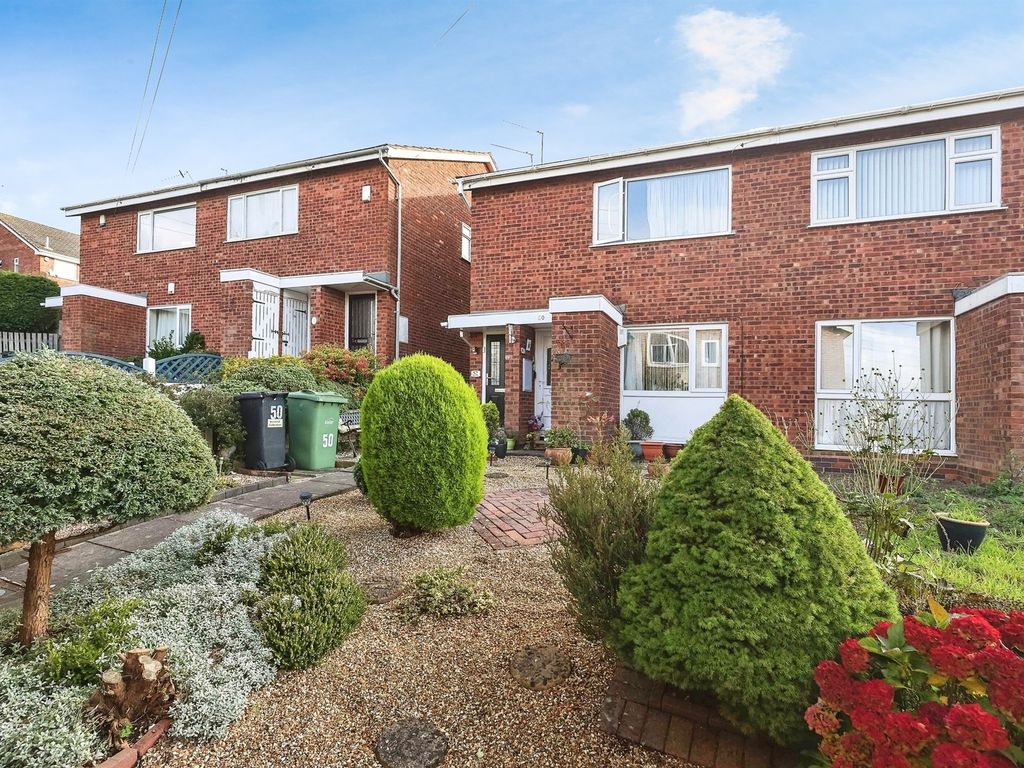 1 bed flat for sale in Hamilton Avenue, Halesowen B62, £135,000 Zoopla