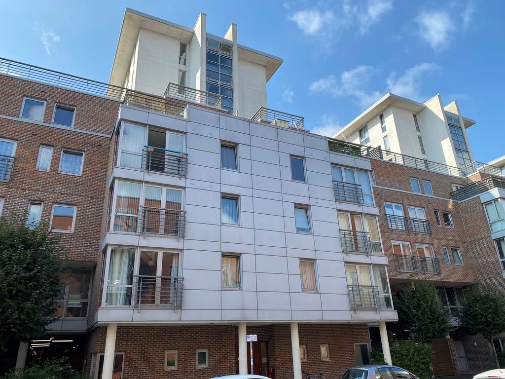 2 bed flat to rent in Cross Street, Portsmouth PO1 Zoopla