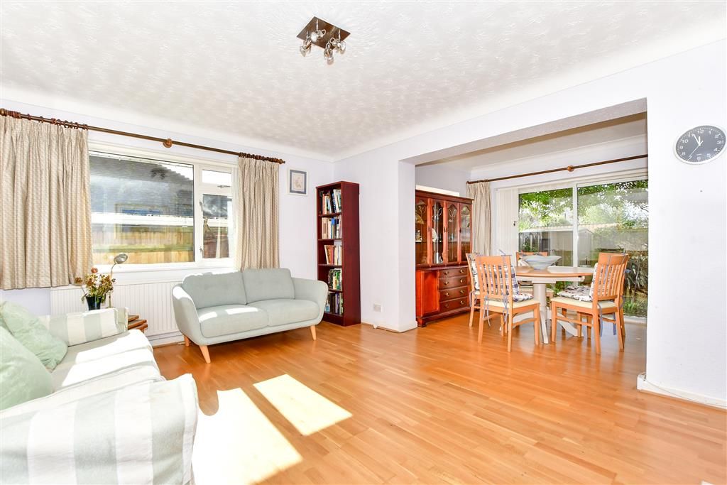 2 bed detached bungalow for sale in Birch Tree Drive, Emsworth, Hampshire PO10, £425,000 Zoopla