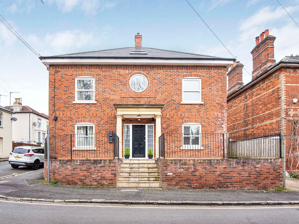 2 bed flat for sale in Stuart Road, High HP13 Zoopla