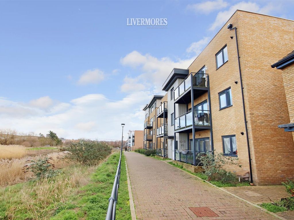 2 bed flat for sale in Riverside Wharf, Dartford DA1, £300,000 Zoopla
