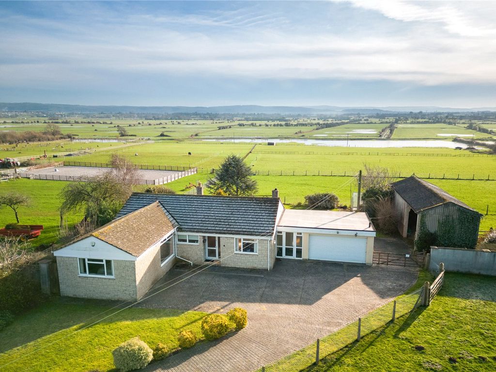 3 bed bungalow for sale in Clevedon Road, Tickenham, Clevedon, Avon