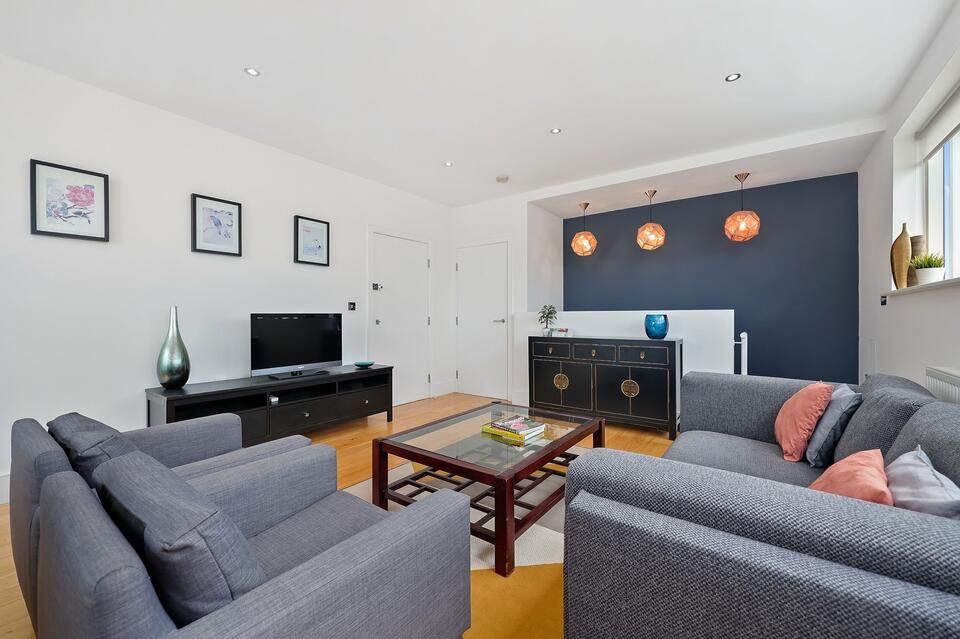 2 bed flat to rent in Caledonian Road, London N7 Zoopla