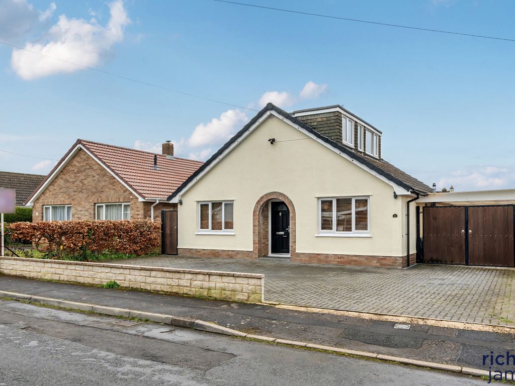 3 bed bungalow for sale in Restrop View, Purton, Swindon, Wiltshire SN5