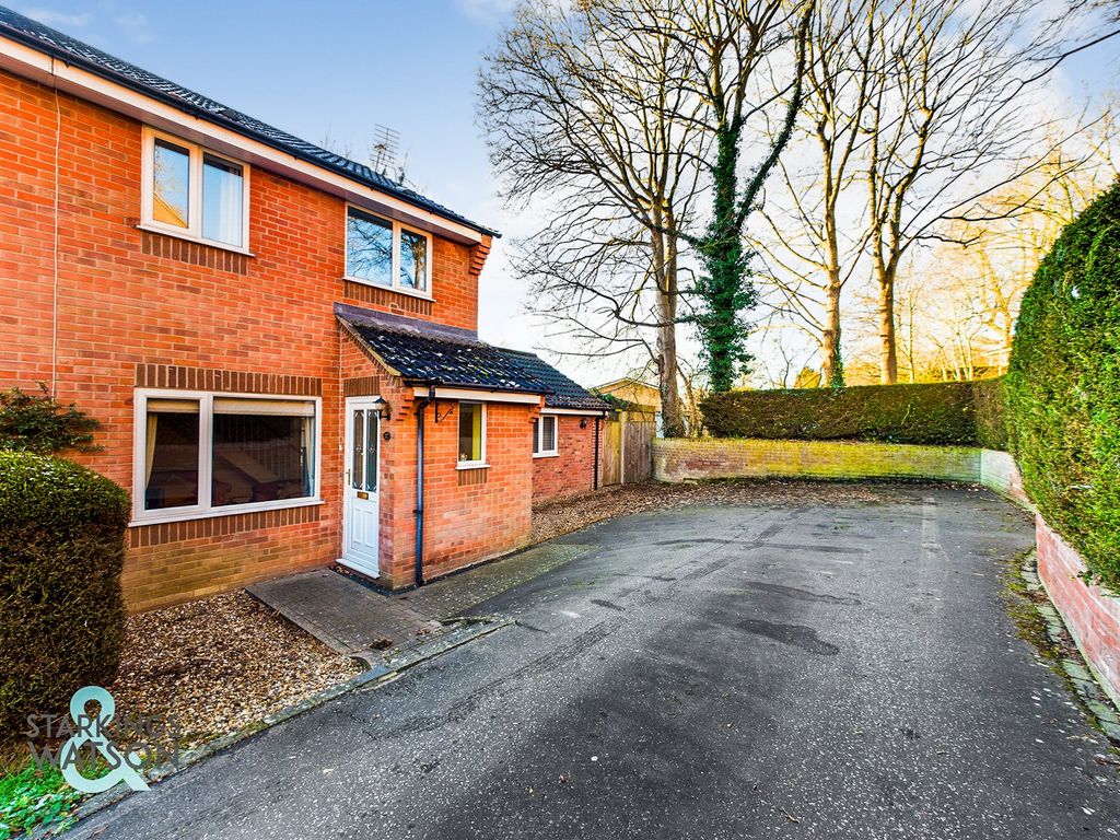 4 bed semidetached house for sale in Deepdale, Brundall, Norwich NR13