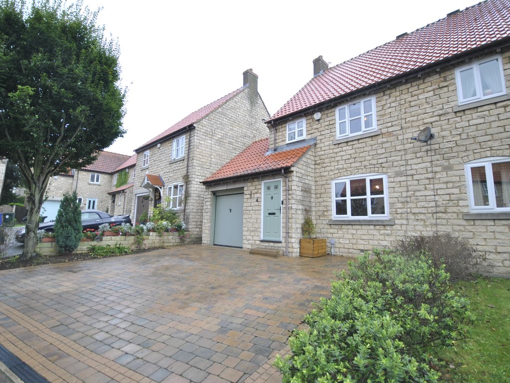 3 bed semidetached house for sale in St. Johns Croft, Wadworth