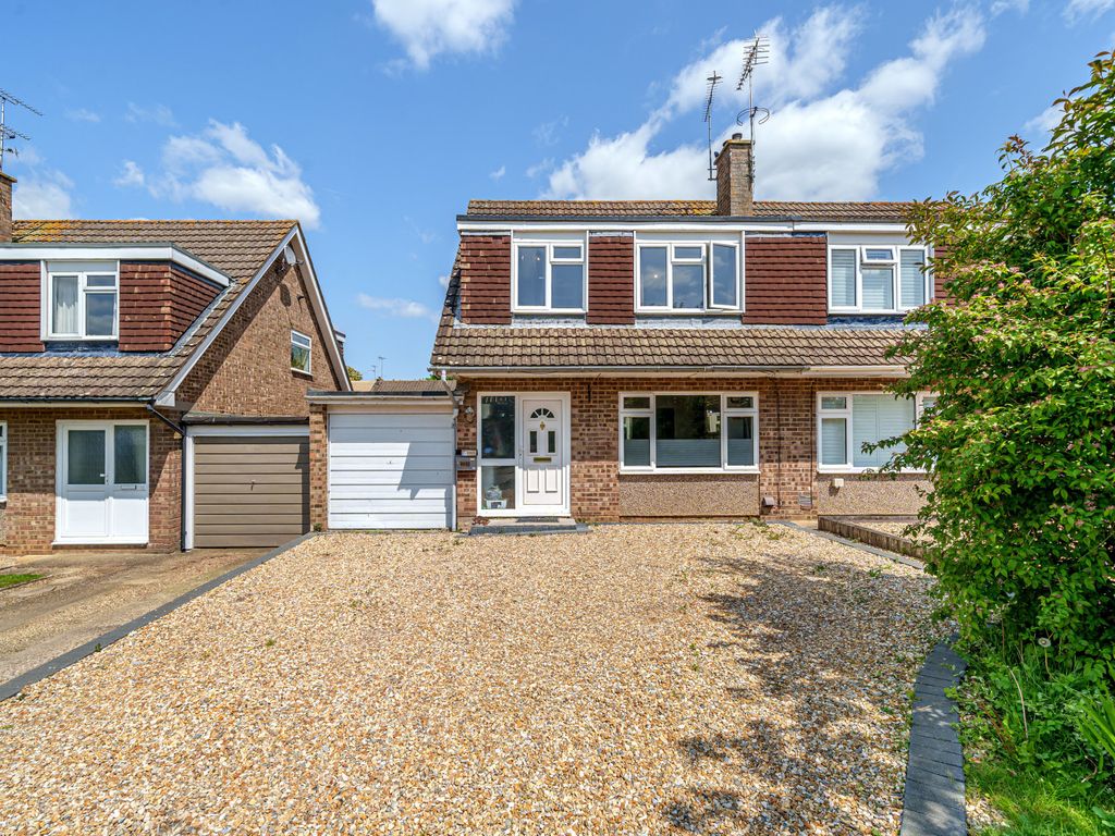 3 bed semidetached house for sale in Riverdale, Wrecclesham, Farnham