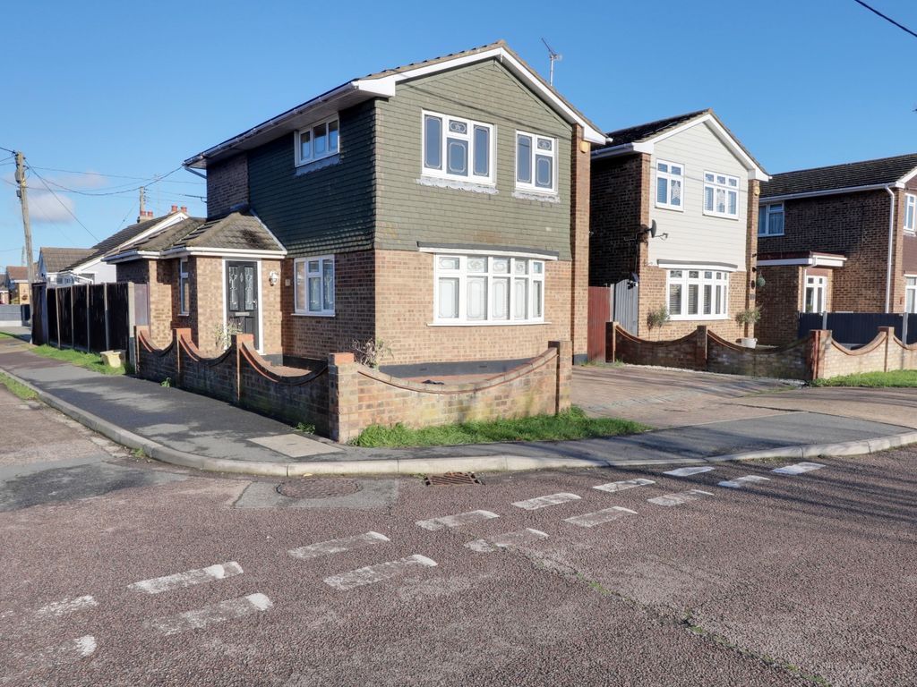 3 bed detached house for sale in Hope Road, Canvey Island SS8, £360,000