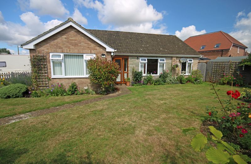 2 bed bungalow for sale in Springfield Crescent, Woodfalls, Salisbury