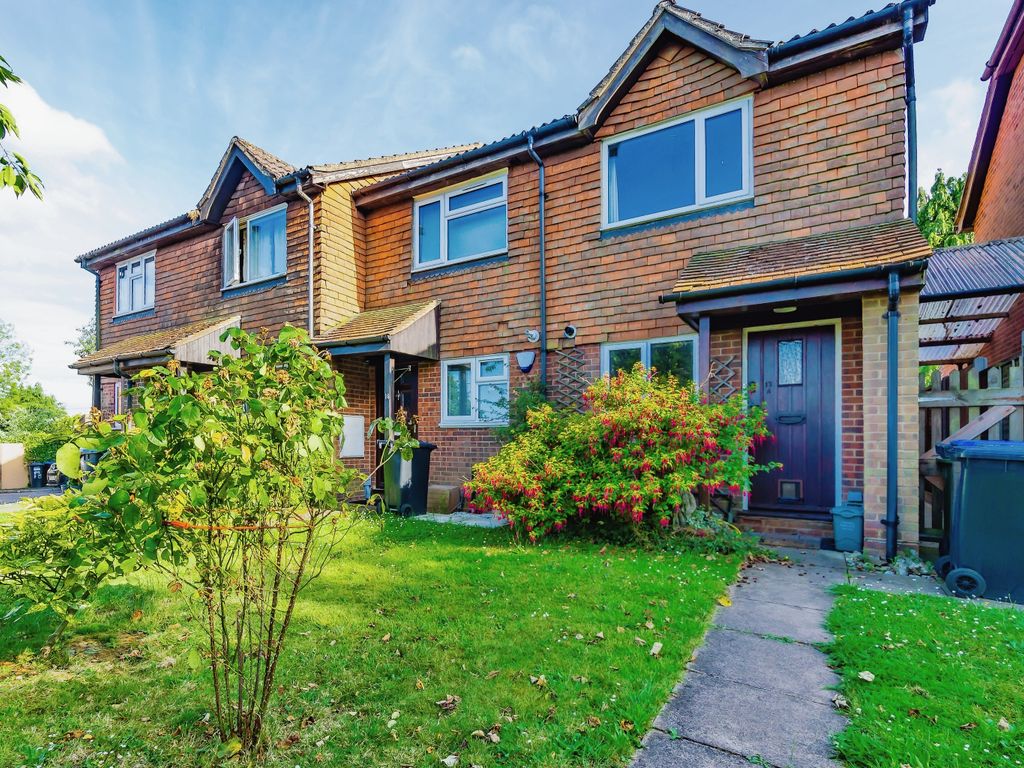 2 bed end terrace house for sale in Wedgwoods, Tatsfield, Westerham