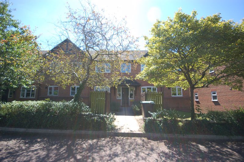 2 bed flat to rent in St. Peters Close, Rickmansworth WD3 Zoopla