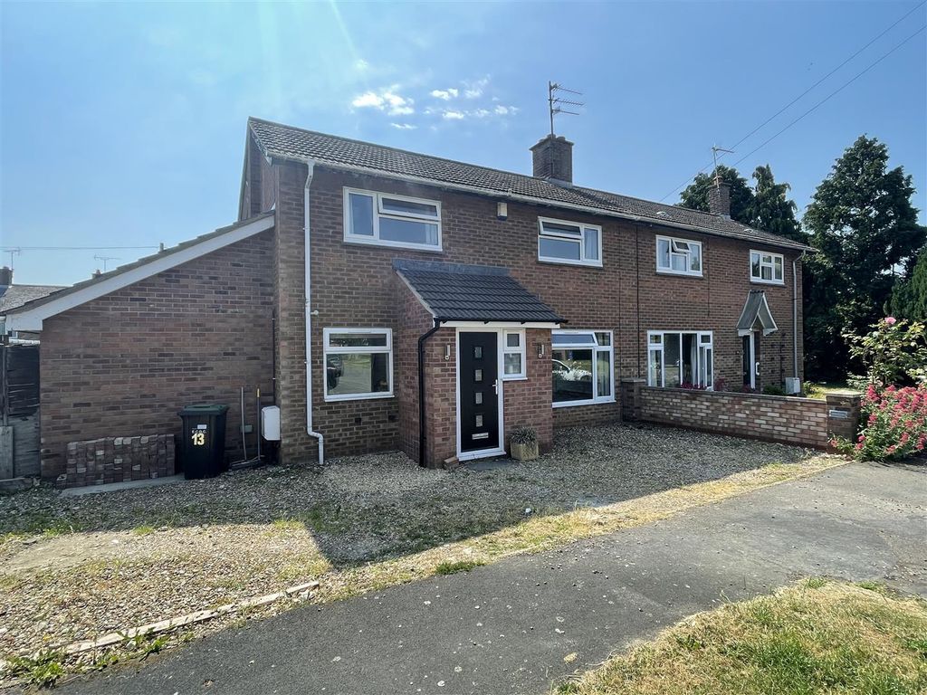 3 bed semidetached house for sale in Orchard Estate, Little Downham