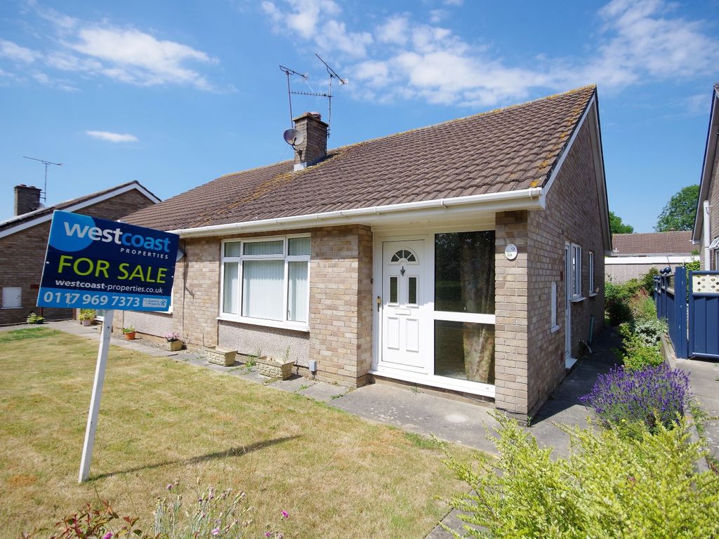 2 bed bungalow for sale in Victoria Close, Thornbury, Bristol, South
