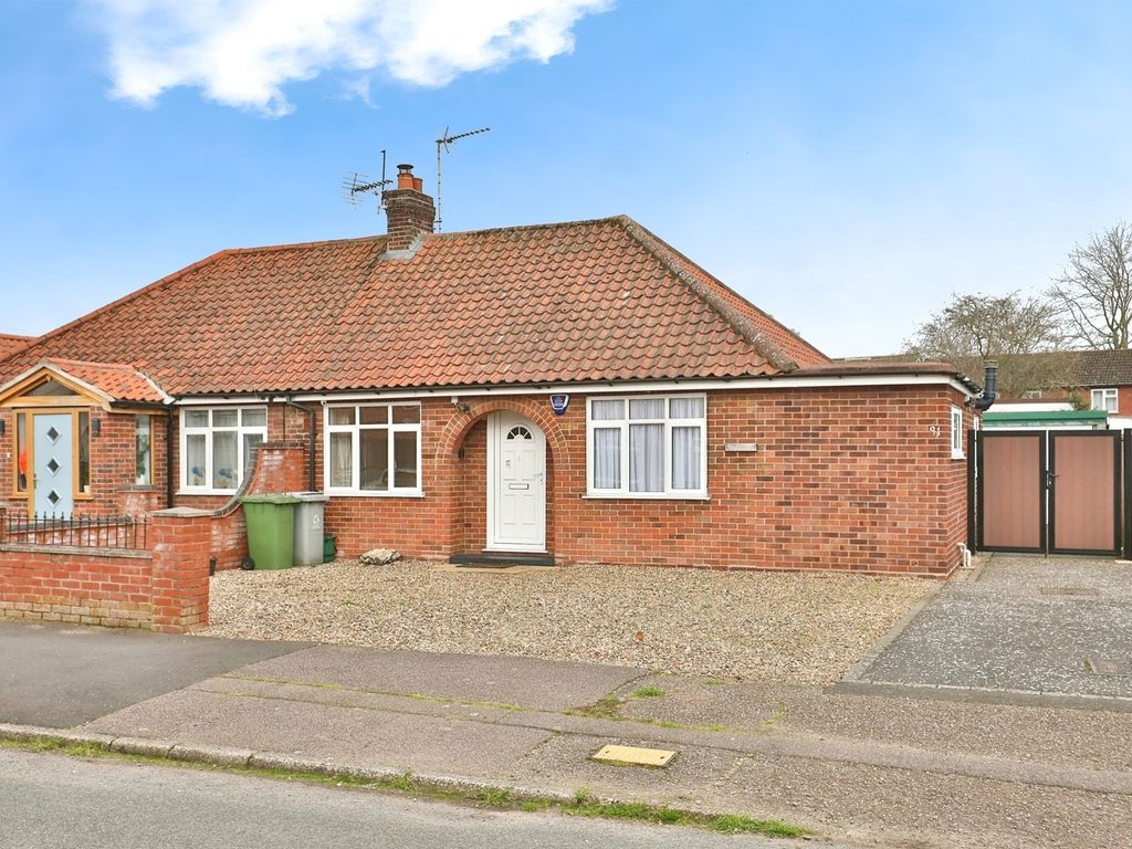 2 bed semidetached bungalow for sale in Blenheim Crescent, Sprowston