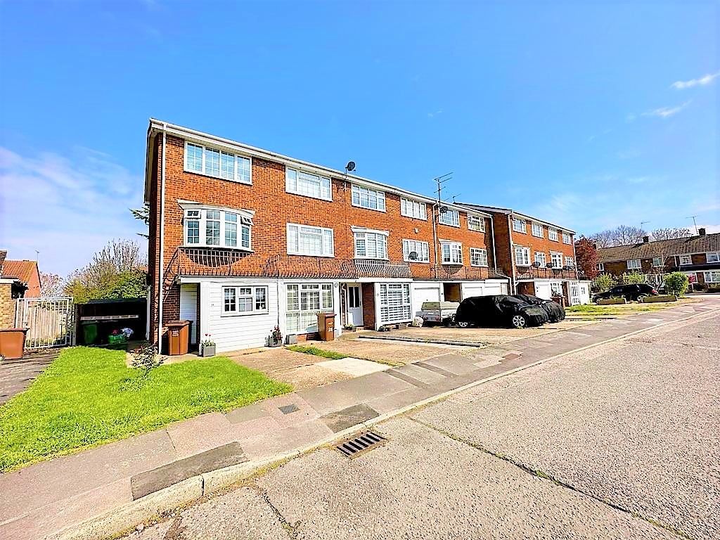 4 bed town house for sale in Warlingham Close, Rainham, Gillingham ME8