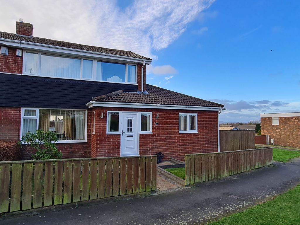 4 bed semidetached house to rent in Clifton Walk, Chapel House