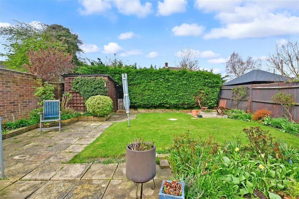 2 bed bungalow for sale in Larch Crescent, Tonbridge, Kent TN10 Zoopla