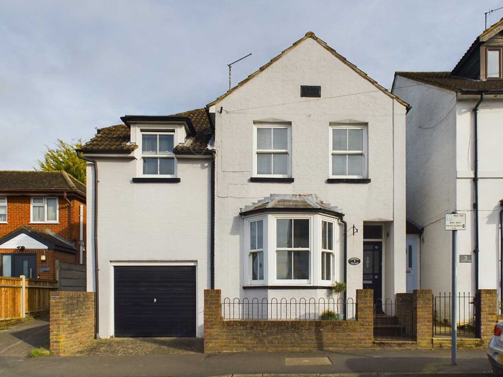 4 bed detached house for sale in Crescent Road, Old Town HP2, £695,000 Zoopla