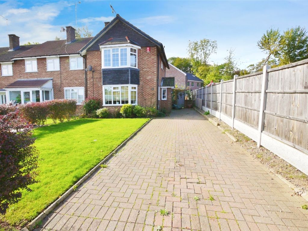 2 bed end terrace house for sale in Knights Way, Brentwood, Essex CM13, £400,000 Zoopla