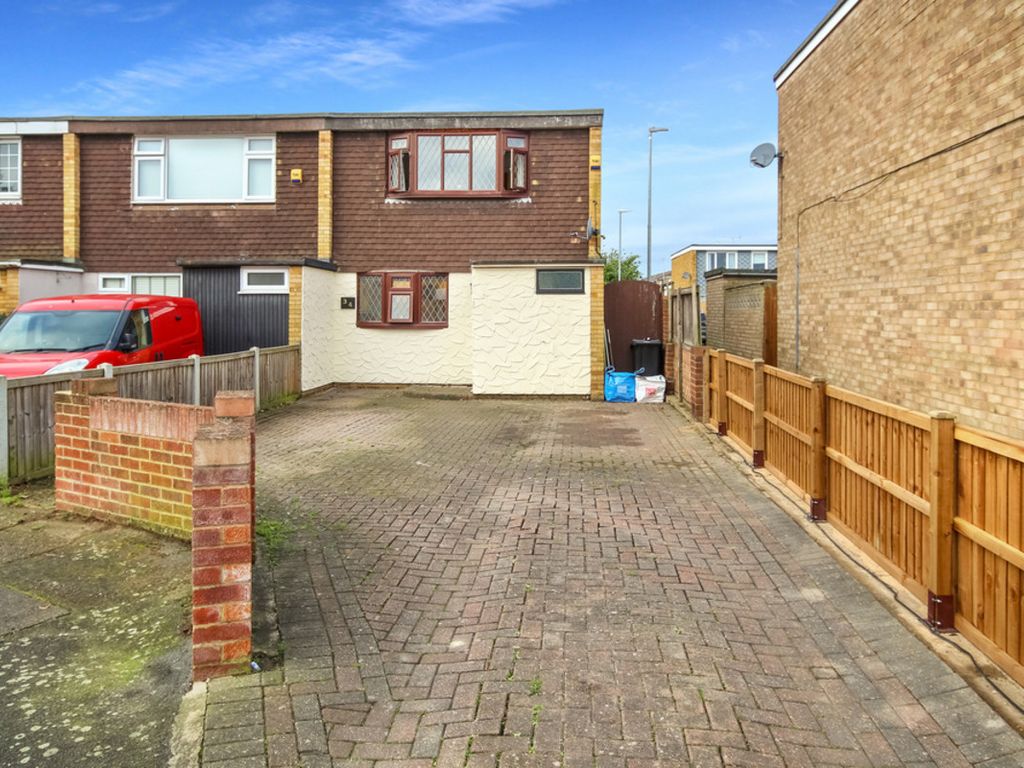 3 bed end terrace house for sale in Cedar Avenue, Wickford SS12, £350,000 Zoopla