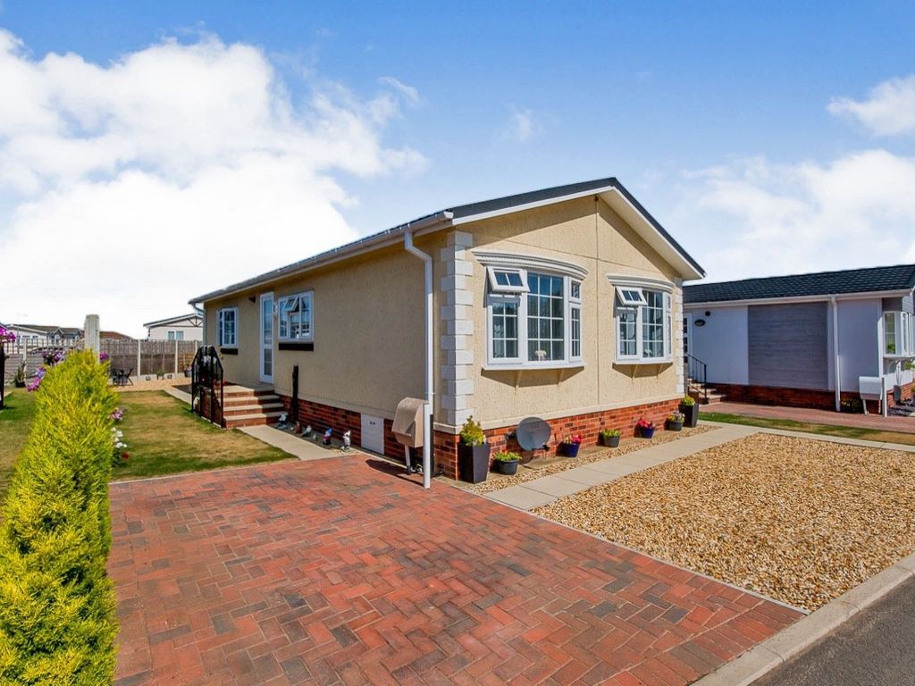 2 bed mobile/park home for sale in Norman Drive, Tattershall Road