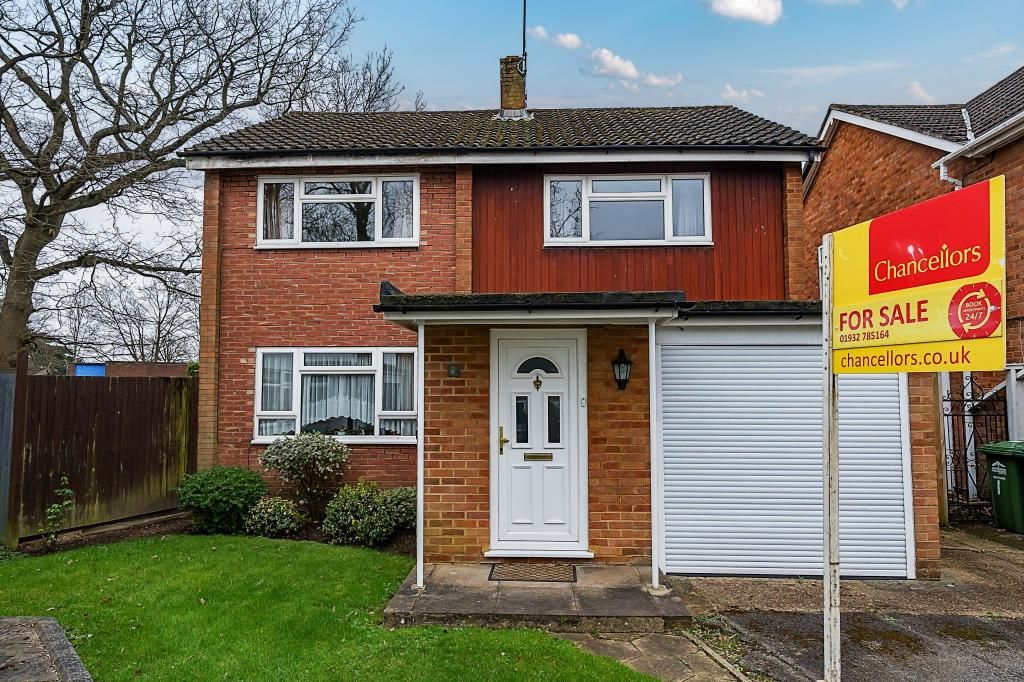 3 bed detached house for sale in Lower Sunbury, Surrey TW16, £700,000