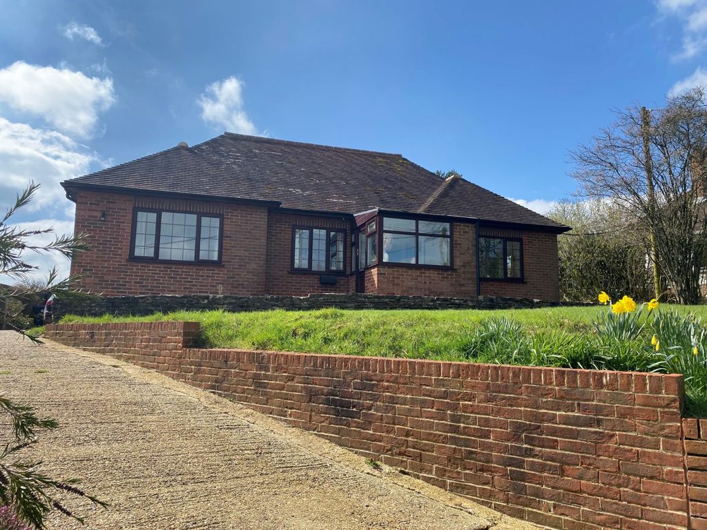 3 bed bungalow for sale in Middleton Road, Winterslow, Salisbury