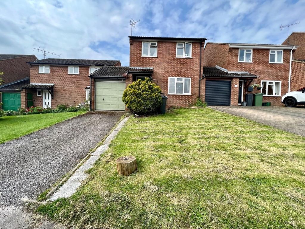 3 bed link detached house for sale in Everside Lane, Cam, Dursley GL11