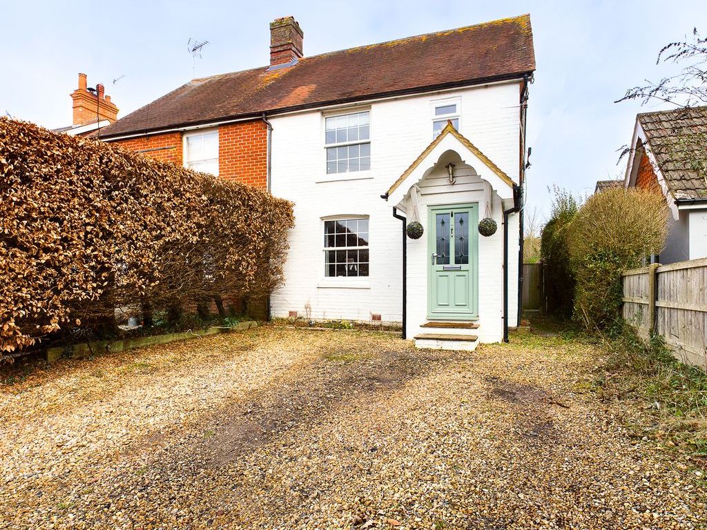 3 bed semidetached house for sale in Liphook Road, Lindford, Bordon