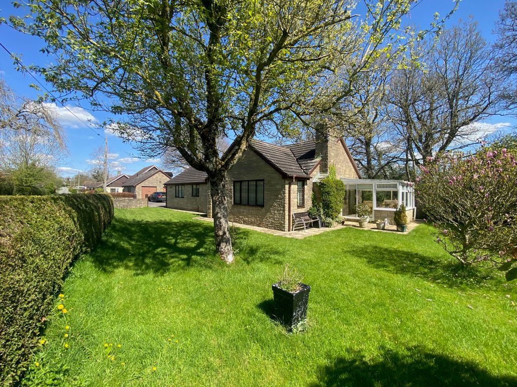 3 bed detached bungalow for sale in Stony Lane, Holwell, Sherborne DT9