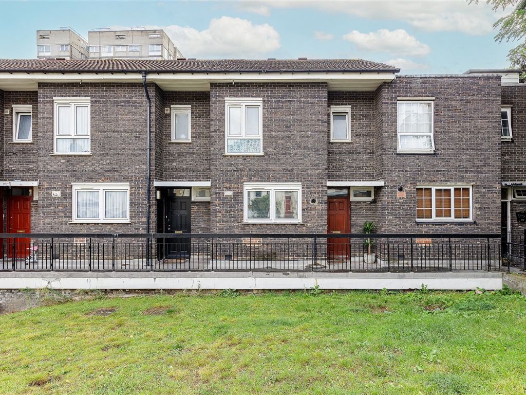 3 bed for sale in Burrage Road, Woolwich, London SE18, £