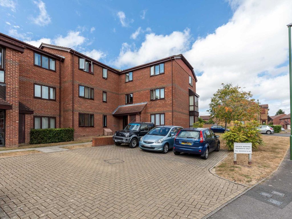 1 bed flat for sale in Tanyard Close, Horsham RH13 Zoopla