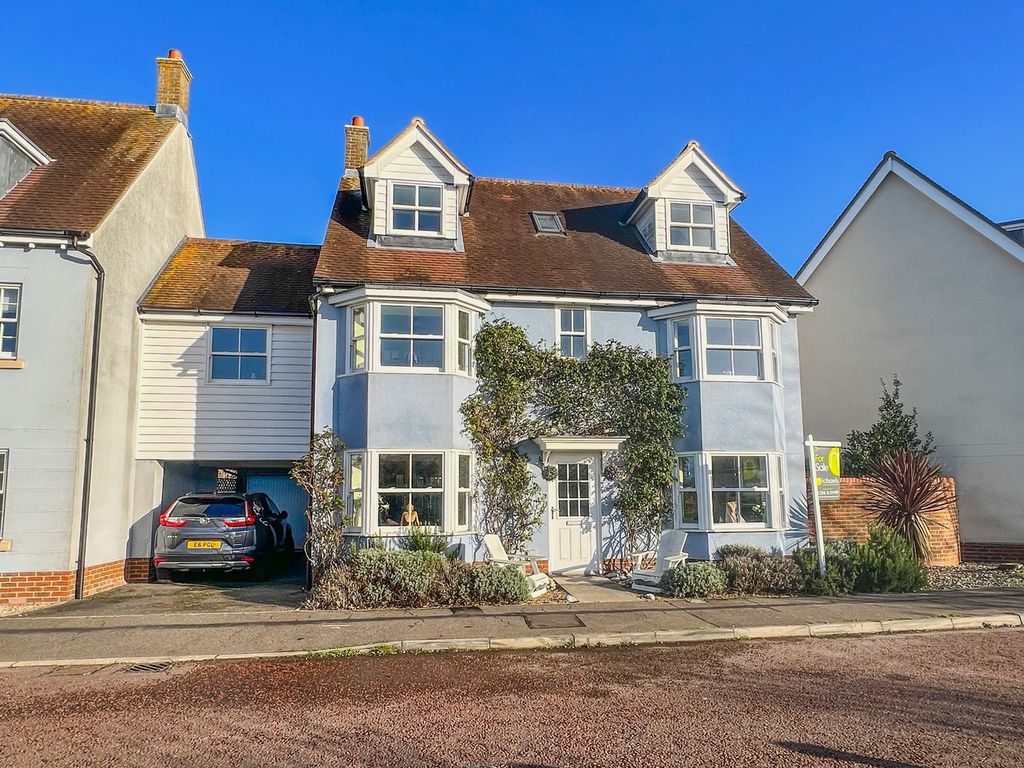 5 bed linkdetached house for sale in Old Ferry Road, Wivenhoe