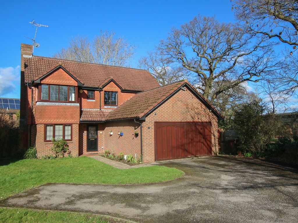 4 bed detached house for sale in Woodward Close, Winnersh, Wokingham